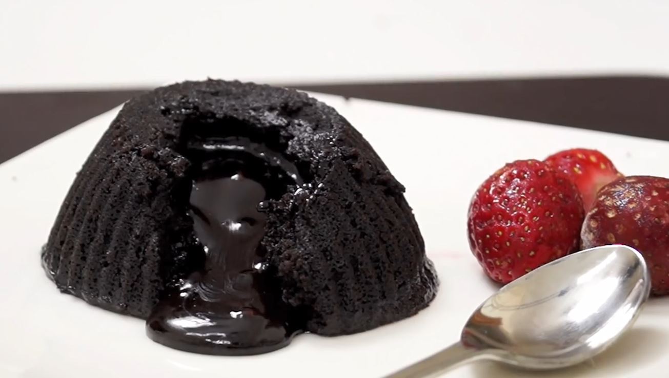 Eggless Molten Choco Lava Cake in Microwave Chocolate