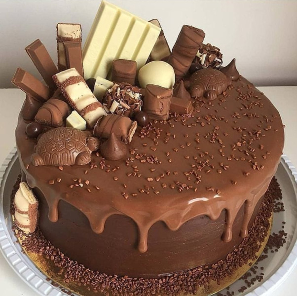 آموزش تزیین کیک شکلاتی با اسمارتیز و شکلات